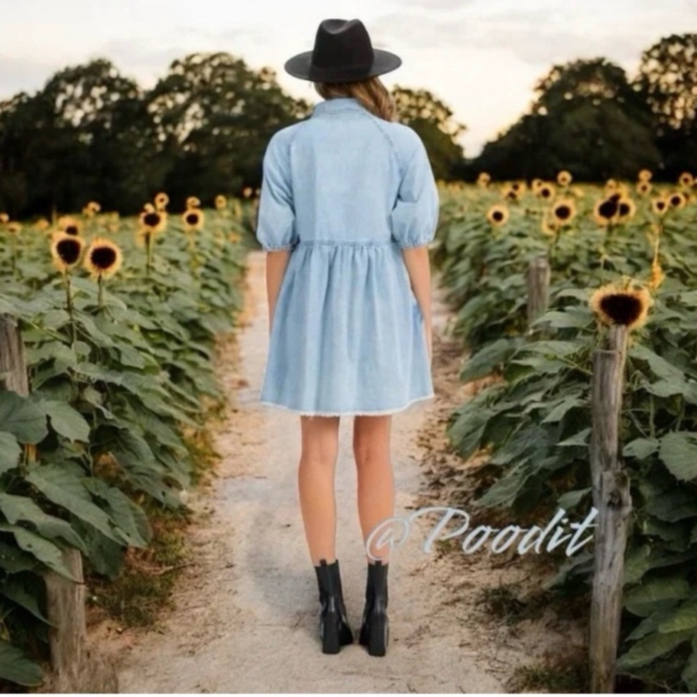 VEVERET Washed out light denim oversized denim dress size MEDIUM, LARGE - Picture 3 of 7